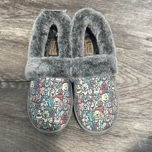 Skechers BOBS Gray Furry Slippers with Colorful Dog Print